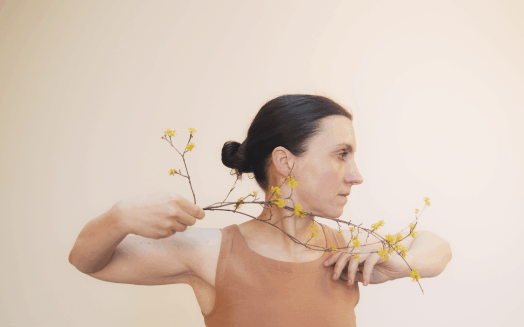 Danzare la poesia della natura,  la grazia dei piccoli gesti
